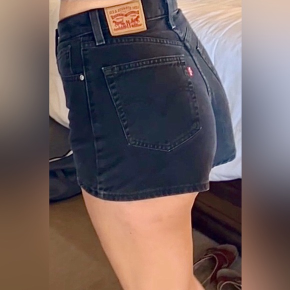 Levi’s | Black Denim Shorts - Picture 3 of 8
